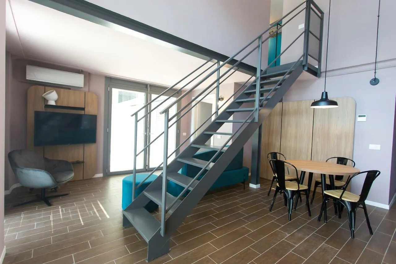 Unico Studios Milan 0*,  Italy