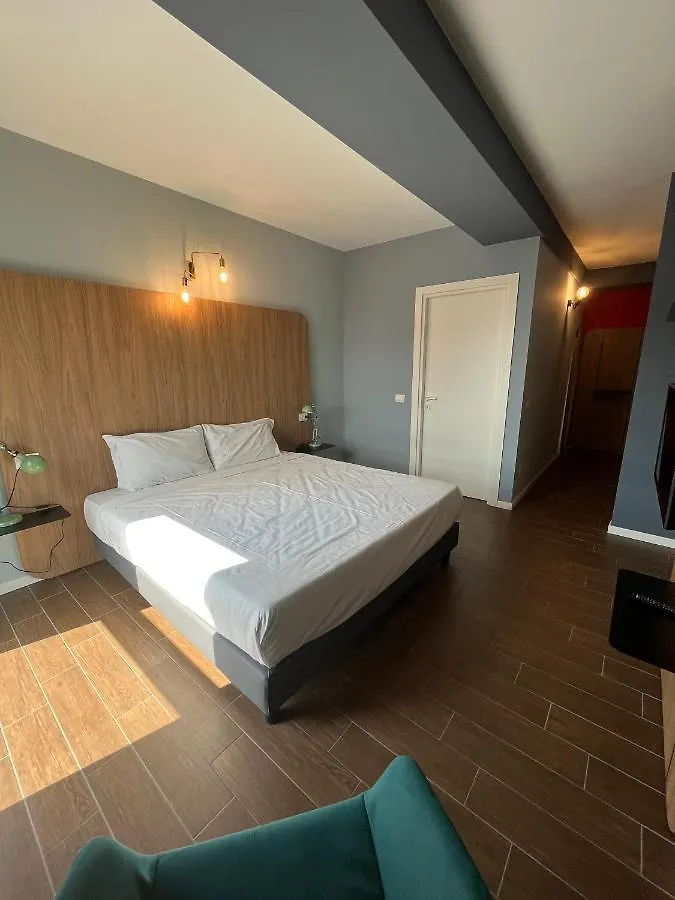 Unico Studios Milan 0*,